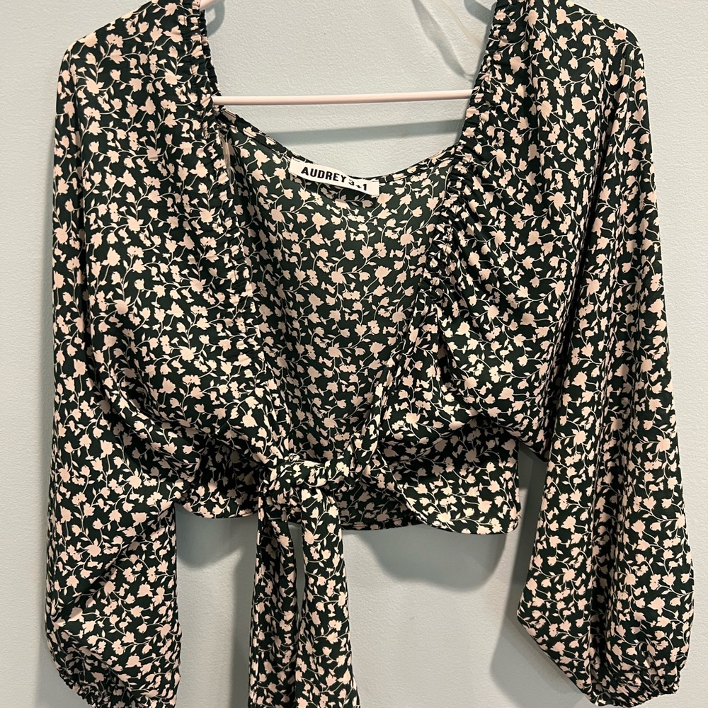 Flowy Floral Top - Picture 4 of 4